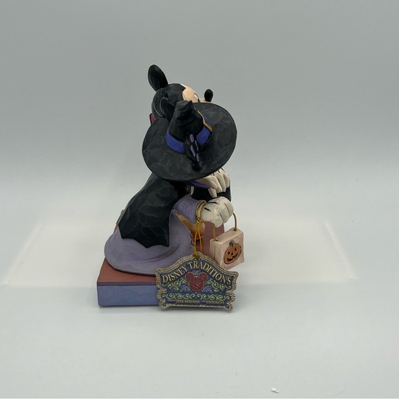 Disney Showcase Traditions Terrifying Trick-Or-Treaters Mickey & Minnie Figurine - Picture 4 of 6